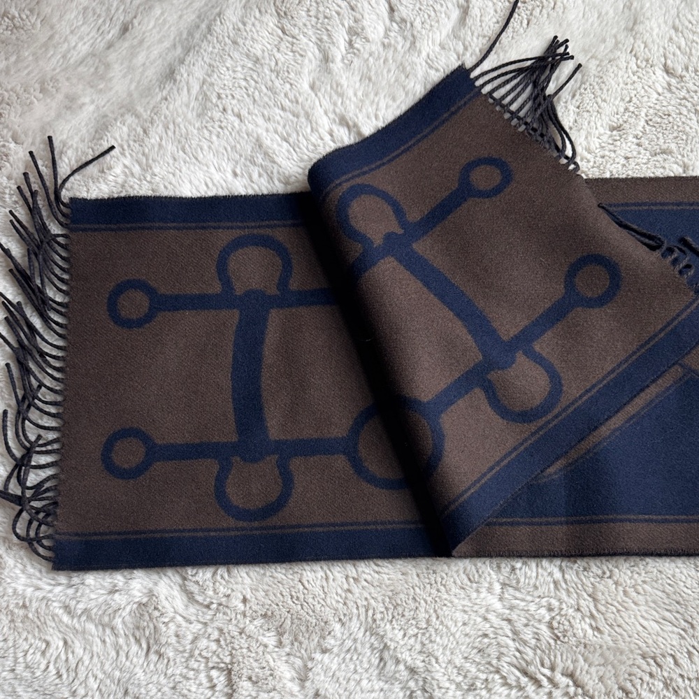 Authentic brand new Hermes women’s scarf - Picture 7 of 8